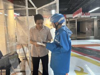 风雨中的港湾：台风天静安寺街道“骑士休憩站”为外卖员们撑起一把伞