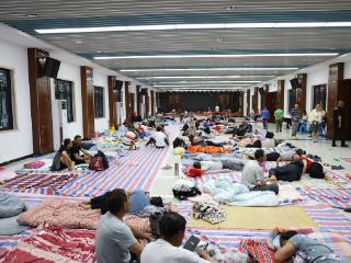 台风夜何处安身？舟山金塘岛上，近2000名工友笑答：“不慌不慌，咱有家！”