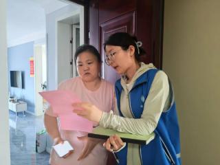 南苑街道孝养城社区开展消防安全入户宣传活动