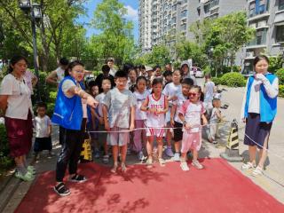 南苑街道孝养城社区开展趣味套圈活动