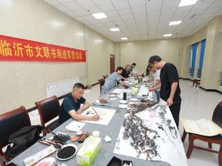 临沂市文联开展“弘扬沂蒙精神 传承红色基因”书画进军营活动