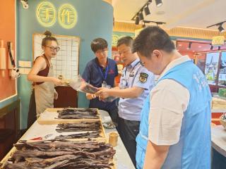 “在成都 放心吃”——四川双流区市场监管局在黄龙溪古镇景区开展食品安全“你点我检”活动