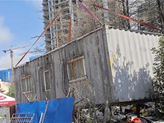 青岛市崂山区综合行政执法局立体化整治违规集装箱，守护城市安全与品质