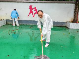 务川：退休干部积极助力“两清两改两治理” 行动