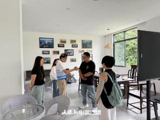 献计出谋 助力乡村振兴——观山湖区关工委到百花湖镇石操村桃花岛调研