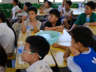 甘露豫新禾支教团携非遗文化走进曹庄小学——扎染工艺课为乡村学子开启美育新体验