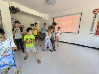 奉新县文峰社区开展“小小少年敬军魂——八一童军互动日”主题活动