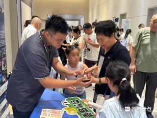 青岛机场“青易飞 科技之旅”火热启航，点燃暑期学生出游热情