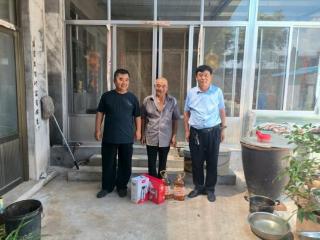 济南市莱芜区牛泉镇贺小庄村：“八一”走访送温暖 慰问老兵传真情