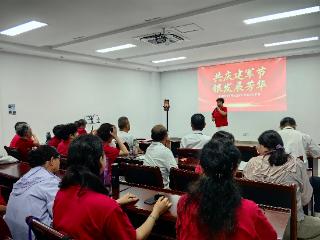 “一曲红歌敬山河 满腔热忱颂军魂”泰山区学苑社区老年大学开展庆“八一”文艺汇演活动