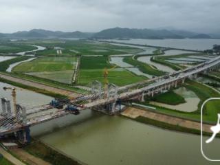 长河特大桥主桥右幅合龙 天天高速无为至安庆段预计年底通车