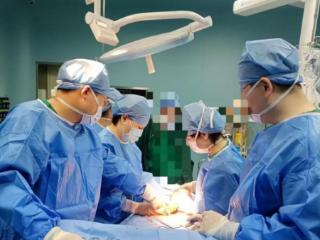9斤巨瘤完美切除！巨野县人民医院妇科团队成功救治76岁患者