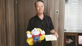 从四面八方瞬间集结！杭州市中心男童被压，二十多位市民抬车相救
