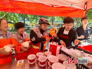 石家庄市新华区：酷暑里的“清凉礼包”致敬环卫工人