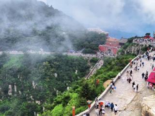 雨霁雾漫泰山 织就诗意画卷