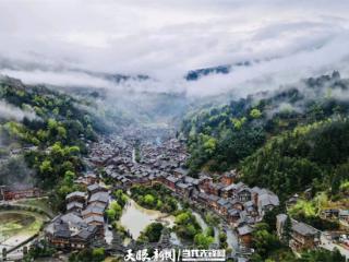 沿着公路找“彩蛋”①｜侗歌爬上鼓楼檐，蓝靛飘落在侗乡