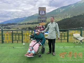 71岁的他硬核宠妻 8年来带着瘫痪妻子自驾游全国