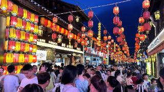 安顺避暑季火成啥样？游客直呼“早作打算”(图1)