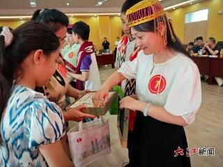 江西“最美家庭”代表赴新疆阿克陶交流