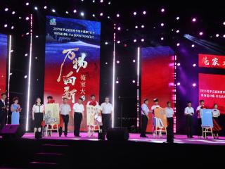 新泰：“万物向新 俺家大秀”璀璨T台秀 燃动夏日夜经济