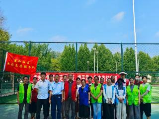 济宁市太白湖新区石桥镇党建办公室联合济东管区夏和社区开展“情暖老党员 关怀忆初心”五彩志愿服务活动