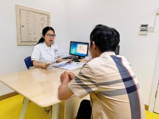 胸口痛可能是得了这个病 福州专家提醒：中老年人要警惕“蛇缠腰”