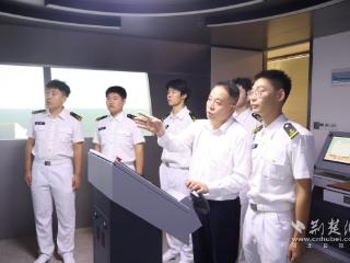 访企登轮！武汉理工大学航运学子走向深蓝