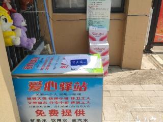 “这水真凉快！” 爱心驿站24小时免费供水，为高温劳动者筑起清凉港