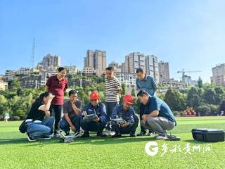 南方电网普安供电局联合普安县政府“防溺水专班”开展无人机操作培训