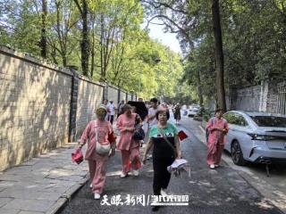 花溪区“筑银领”志愿服务队开展防溺水宣传活动