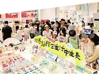 从免费参观到文创爆款 暑期游客打卡博物馆