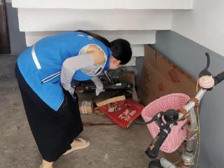 济阳街道电苑社区开展“清楼道杂物 畅安全通道”志愿服务活动