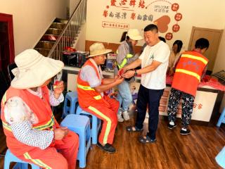 济阳街道济阳大街社区开展“酷暑送清凉，爱心暖橙衣”活动