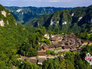 花垣假期文旅市场火爆 “锰三角”华丽转身