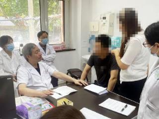 孙建方教授济南会诊记：当“百变”皮肤病遇上“火眼金睛”