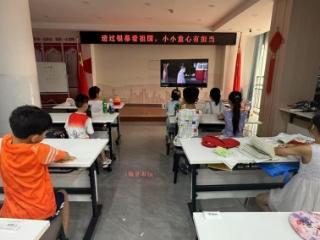 【一年四季·泉在济南·童乐缤纷暑期】济南市莱芜区凤城街道新东方华庭社区：透过银幕看祖国 小小童心有担当