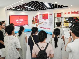 “大手牵小手”助力返乡大学生励志启航