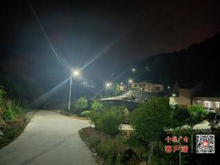 武当山街道办事处：百盏路灯亮山村