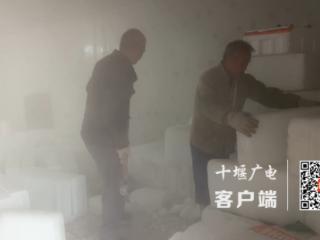 记者探访十堰冰工厂，高温催热“冰块经济”