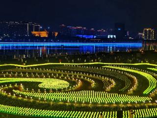 太原夜景璀璨 社交平台“圈粉”