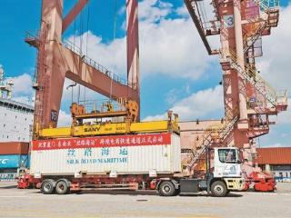“丝路海运”集装箱航线开行突破2万艘次