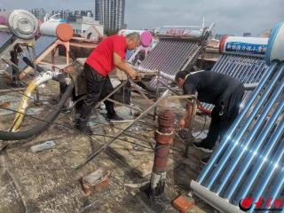 肥城市新城街道桃花源社区：“物网融合”破解楼顶治理难题 共建宜居家园
