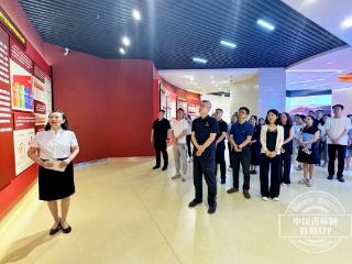 吉网传媒组织党员干部参观 “全面从严治党永远在路上” 主题廉政教育展览