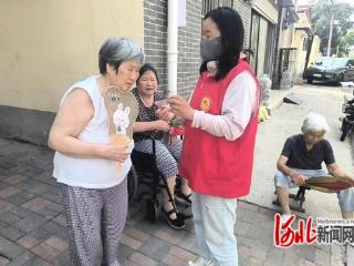 无极县中昌东路社区：贴心服务温暖老人心