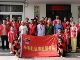 济宁市太白湖新区石桥镇冬和社区举办“银幕映初心，志愿暖兵心”建军节观影活动