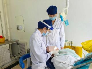 口腔健康新突破！临沂援青医疗助力海晏完成下唇黏液腺囊肿微创术