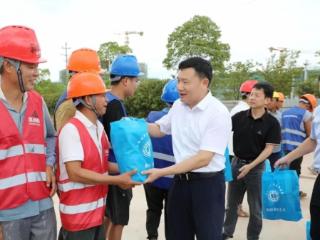 王宗华开展园区企业“夏送清凉”慰问活动