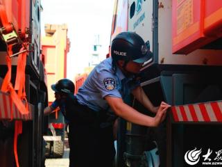 龙口边检站优质服务护航中非件杂货班轮航线出口贸易突破120万吨