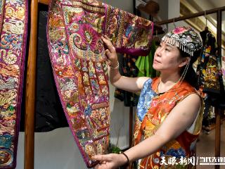 绣里淘遇“村T”：一针一线绣出民族文化振兴图景