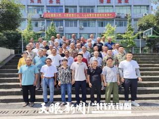赤水市白云乡集中座谈共叙鱼水情深